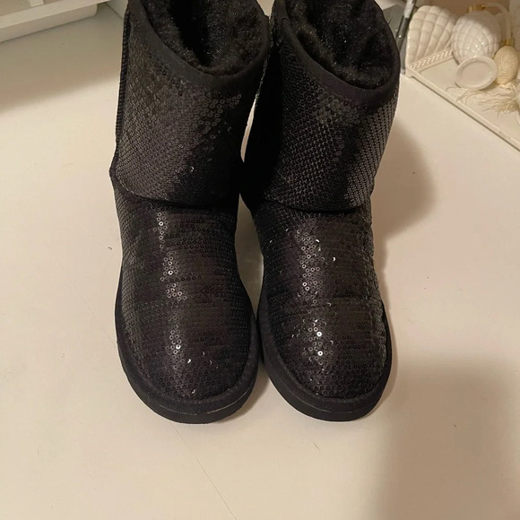 COPY -  beautiful shiny sparkle boots. black color - Picture 4 of 13